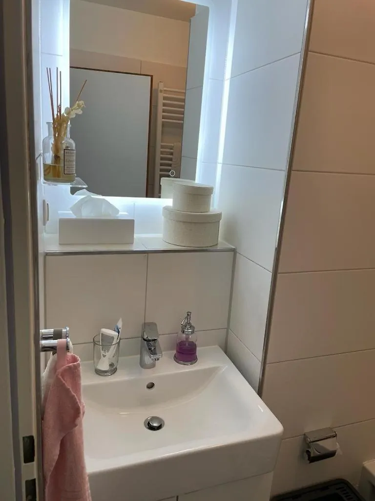 Apartment Zentrale, 55M2, Helle 2 Zimmer Whg Naehe Messe Dusseldorf