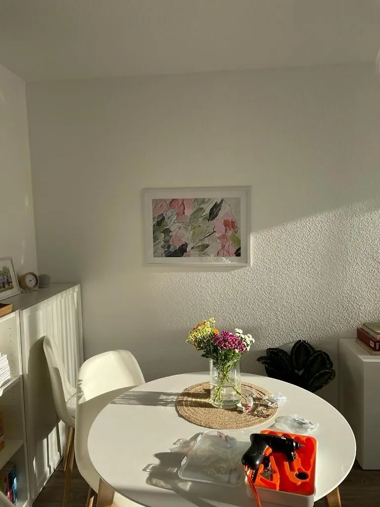 Zentrale, 55M2, Helle 2 Zimmer Whg Naehe Messe Dusseldorf Apartment