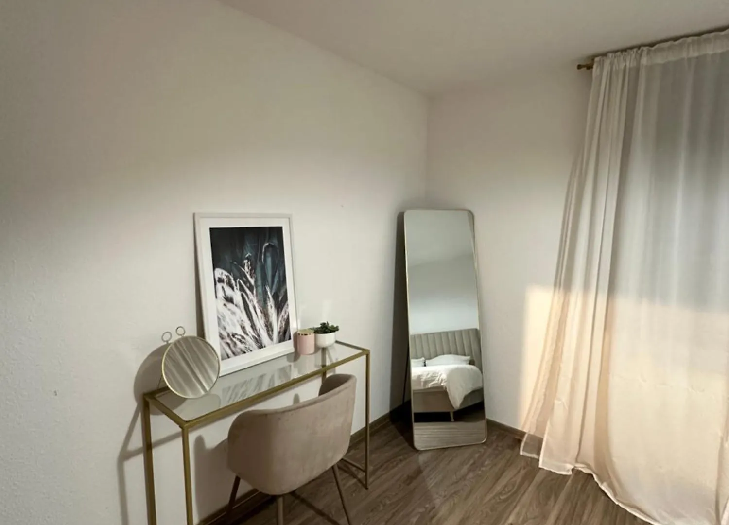 Zentrale, 55M2, Helle 2 Zimmer Whg Naehe Messe Dusseldorf Apartment