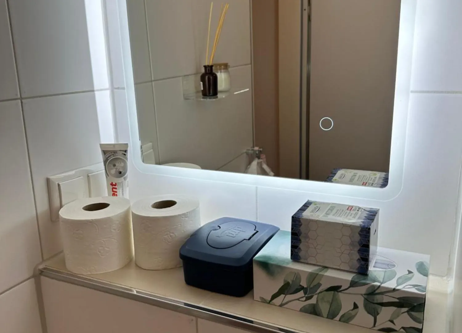 Apartment Zentrale, 55M2, Helle 2 Zimmer Whg Naehe Messe Dusseldorf Germany