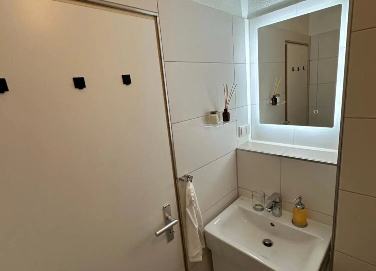 Zentrale, 55M2, Helle 2 Zimmer Whg Naehe Messe Dusseldorf